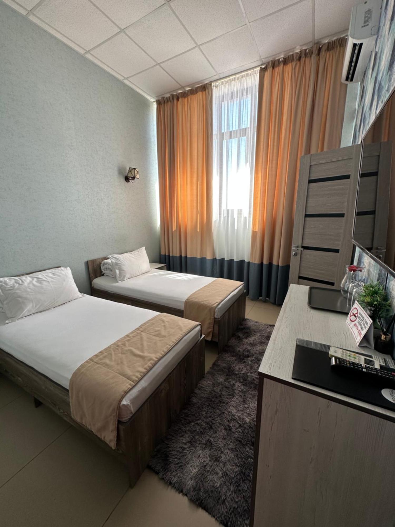 Tarlan Hotel 阿克套 外观 照片