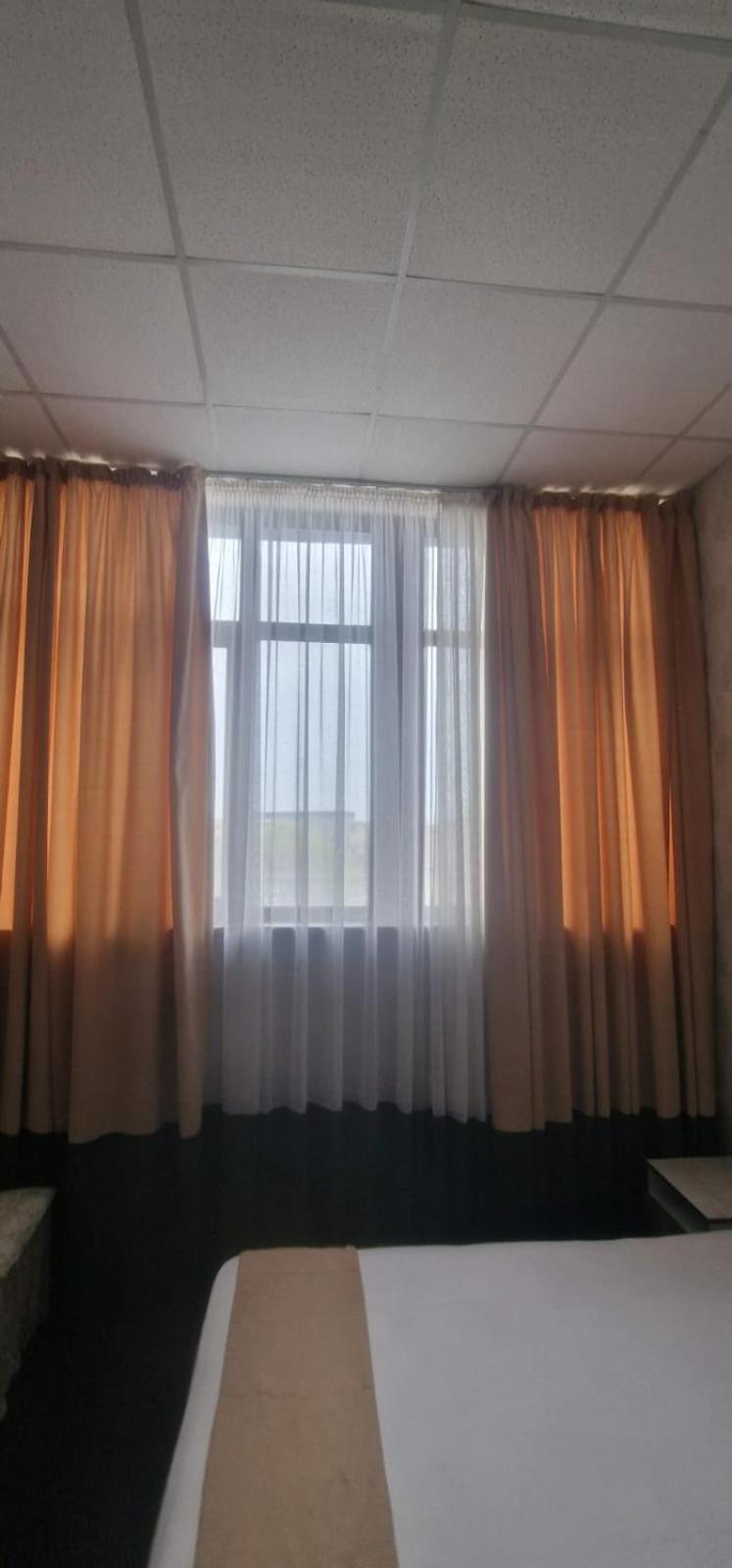 Tarlan Hotel 阿克套 外观 照片